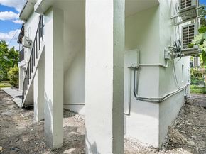 1523 NW 38th St, Miami FL 33142