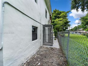 1523 NW 38th St, Miami FL 33142