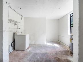 1523 NW 38th St, Miami FL 33142