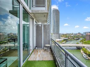 690 SW 1st Ct 1709, Miami FL 33130