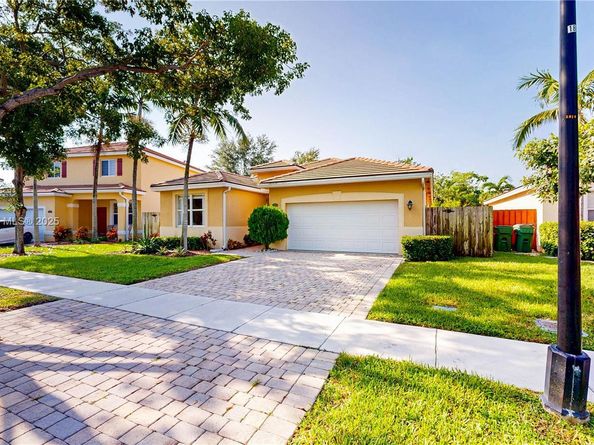 3090 SE 7th Ct, Homestead FL 33033