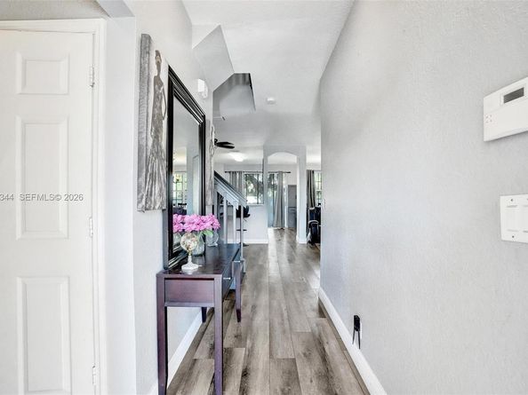 9175 NW 40th Pl, Sunrise FL 33351