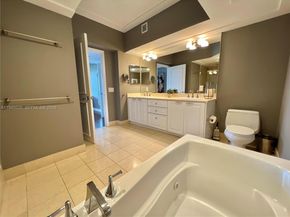 20000 E Country Club Dr 806, Aventura FL 33180