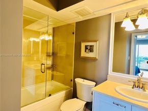 20000 E Country Club Dr 806, Aventura FL 33180