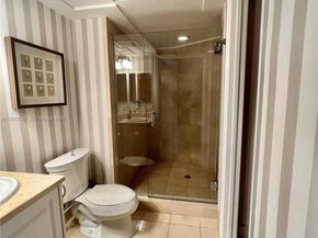 20000 E Country Club Dr 806, Aventura FL 33180