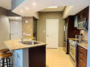 20000 E Country Club Dr 806, Aventura FL 33180