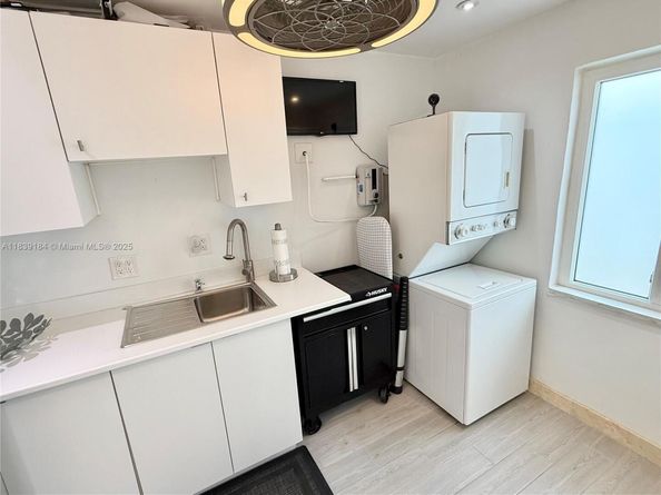1620 N 68th Ter, Hollywood FL 33024