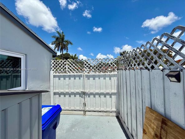 1620 N 68th Ter, Hollywood FL 33024