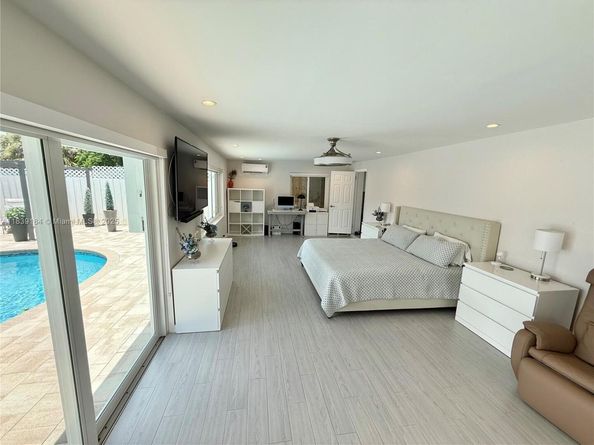 1620 N 68th Ter, Hollywood FL 33024