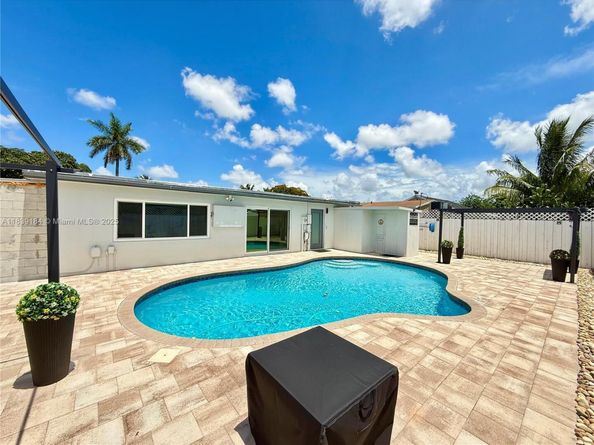 1620 N 68th Ter, Hollywood FL 33024