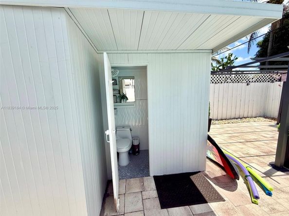 1620 N 68th Ter, Hollywood FL 33024