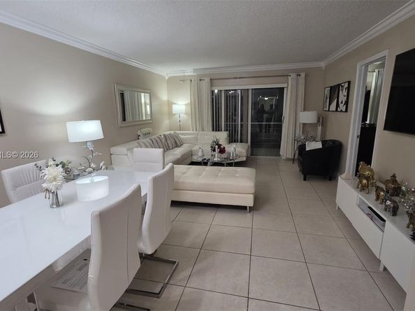 3050 E Sunrise Lakes Dr 302, Sunrise FL 33322