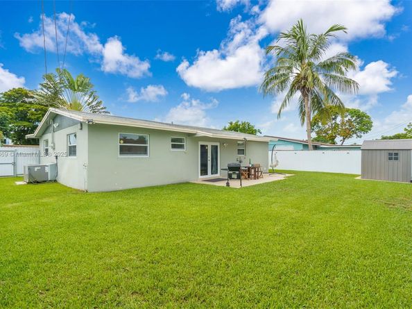 2751 SW 4th St, Fort Lauderdale FL 33312