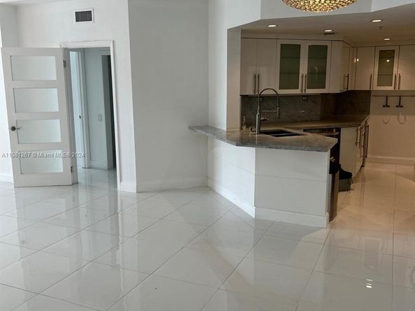 701 Brickell Key Blvd 202, Miami FL 33131