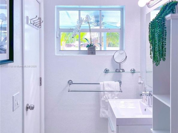 4420 NW 30th Ct, Lauderdale Lakes FL 33313