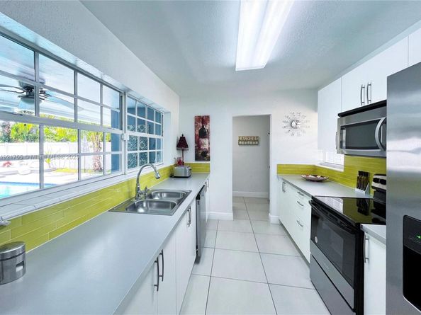 4420 NW 30th Ct, Lauderdale Lakes FL 33313