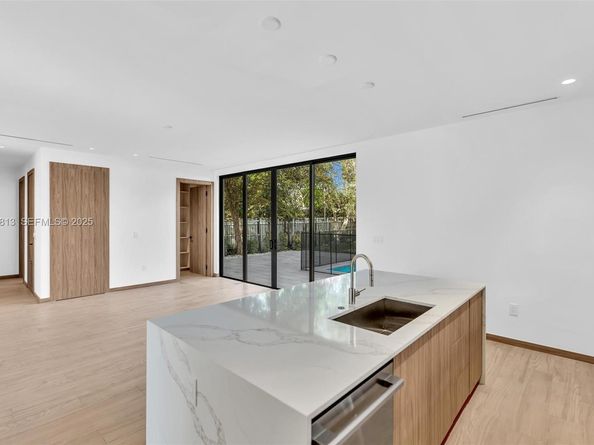 2175 SW 25th St, Miami FL 33133