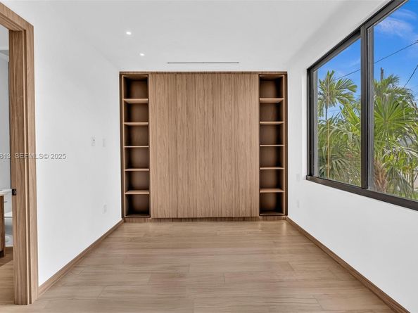 2175 SW 25th St, Miami FL 33133