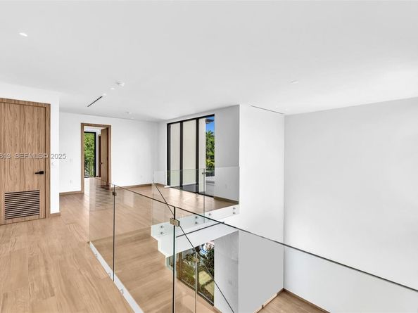 2175 SW 25th St, Miami FL 33133