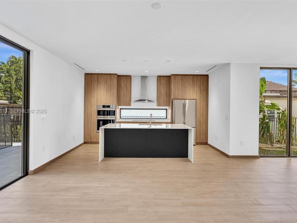 2175 SW 25th St, Miami FL 33133