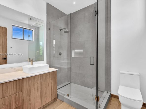 2175 SW 25th St, Miami FL 33133