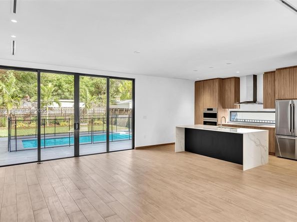 2175 SW 25th St, Miami FL 33133