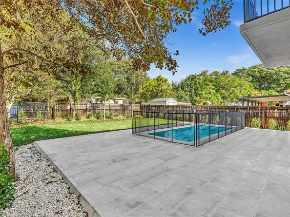 2175 SW 25th St, Miami FL 33133