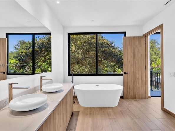 2175 SW 25th St, Miami FL 33133