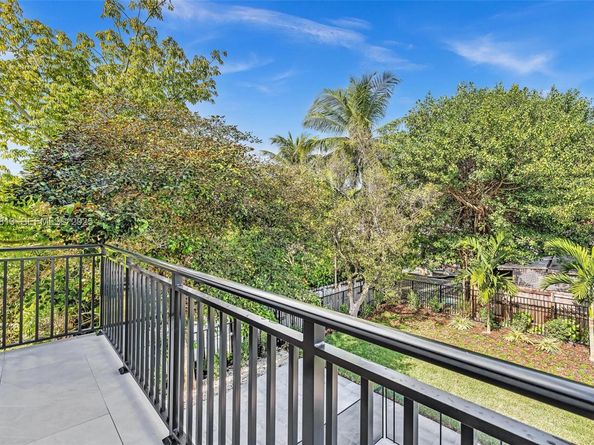 2175 SW 25th St, Miami FL 33133