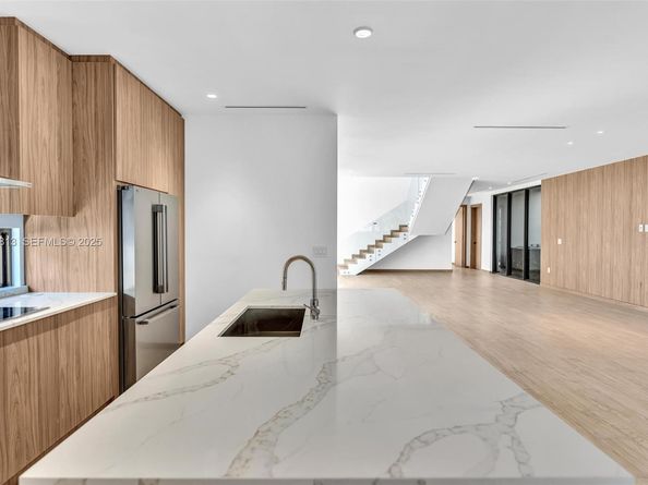 2175 SW 25th St, Miami FL 33133