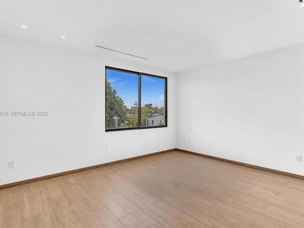 2175 SW 25th St, Miami FL 33133