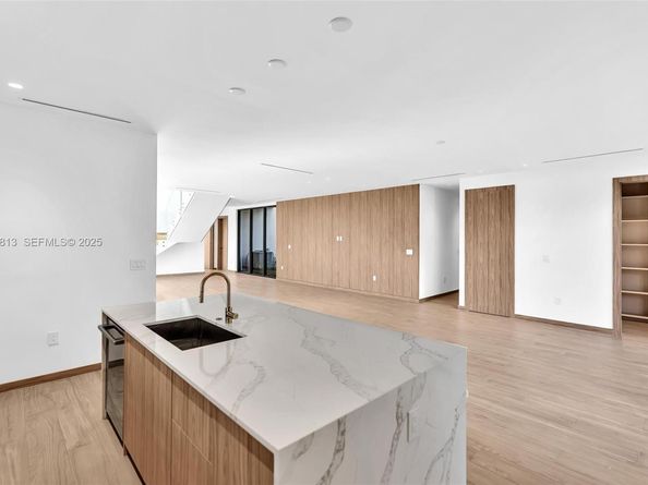 2175 SW 25th St, Miami FL 33133