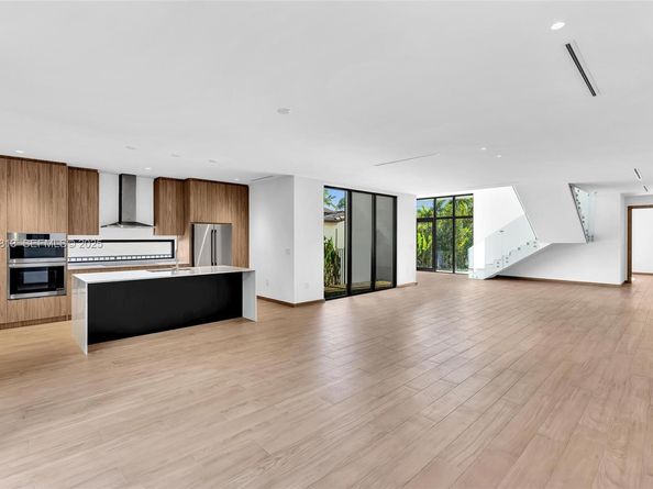 2175 SW 25th St, Miami FL 33133