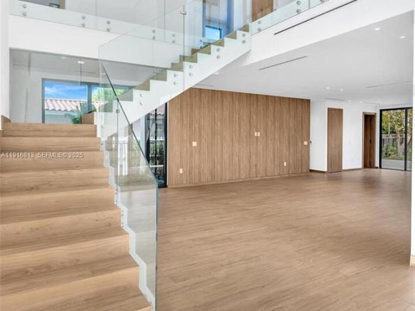 2175 SW 25th St, Miami FL 33133