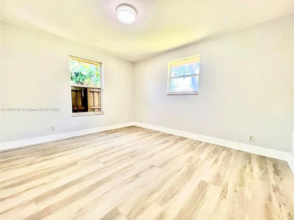 100 NW 3rd Ave, Hallandale Beach FL 33009