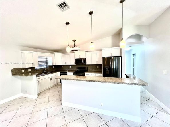 100 NW 3rd Ave, Hallandale Beach FL 33009