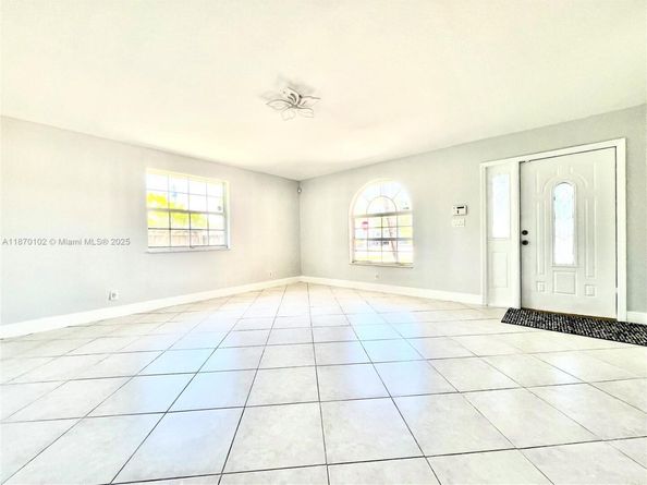 100 NW 3rd Ave, Hallandale Beach FL 33009