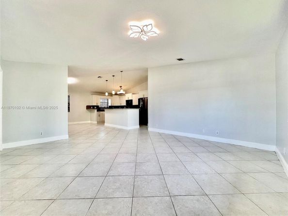 100 NW 3rd Ave, Hallandale Beach FL 33009