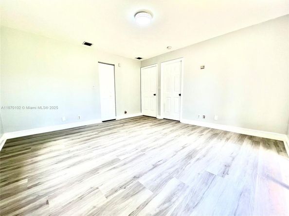 100 NW 3rd Ave, Hallandale Beach FL 33009