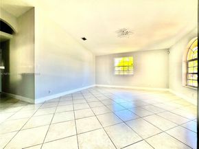 100 NW 3rd Ave, Hallandale Beach FL 33009
