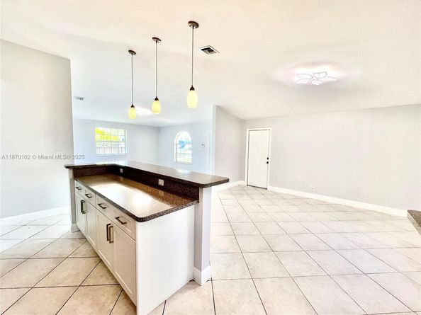 100 NW 3rd Ave, Hallandale Beach FL 33009