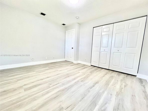 100 NW 3rd Ave, Hallandale Beach FL 33009