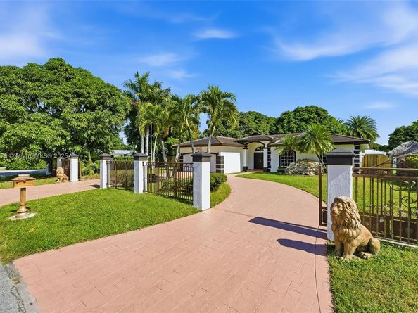 19601 SW 128th Ct, Miami FL 33177