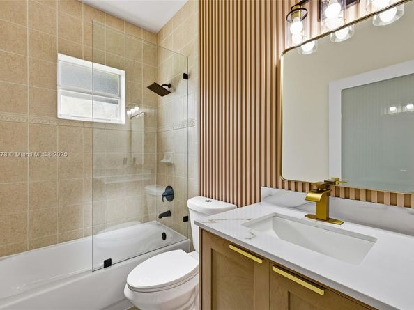 19601 SW 128th Ct, Miami FL 33177