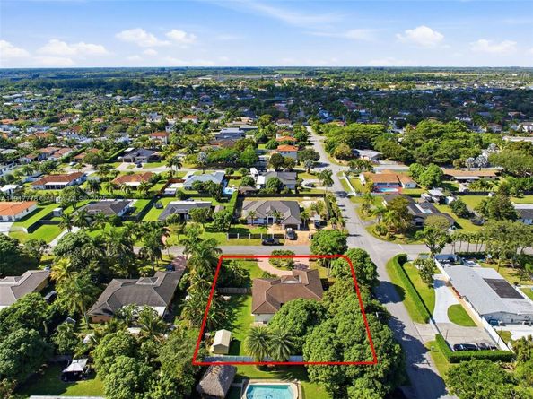 19601 SW 128th Ct, Miami FL 33177