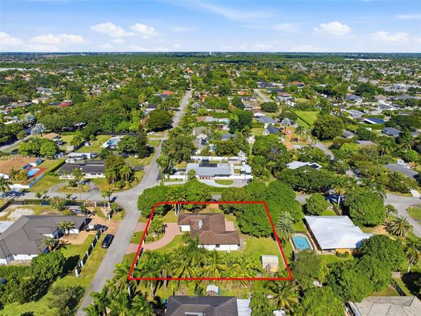 19601 SW 128th Ct, Miami FL 33177