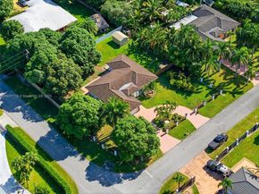 19601 SW 128th Ct, Miami FL 33177