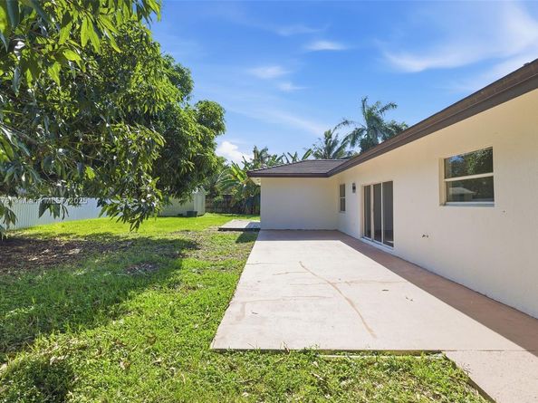 19601 SW 128th Ct, Miami FL 33177