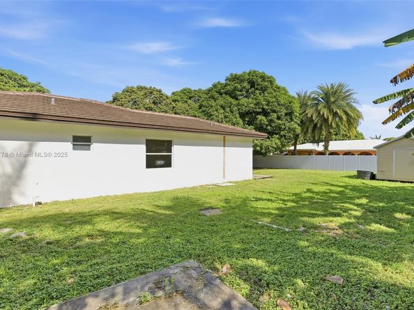 19601 SW 128th Ct, Miami FL 33177