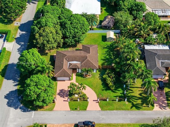 19601 SW 128th Ct, Miami FL 33177